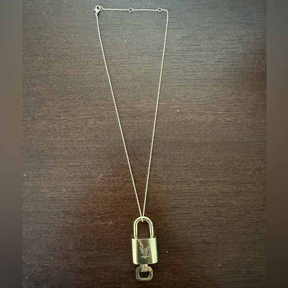 LOUIS VUITTON | #302 #303 #315 #323 lock and key | shiny and classic | - Picture 5 of 14